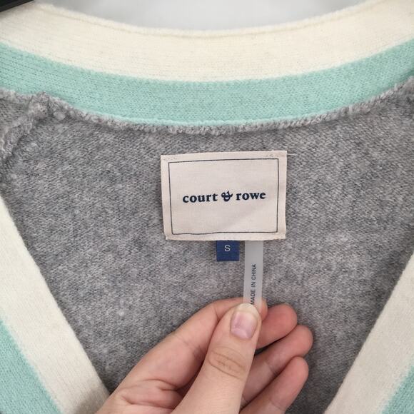 Court & Rowe Stripe Trim Button Front Cardigan Long Sleeve V-Neck Gray SZ Small - Picture 6 of 8